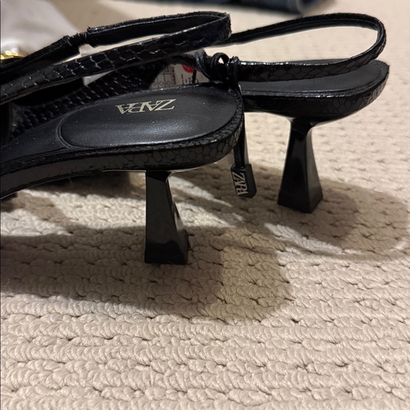 Zara Black and Gold Heels - Picture 3 of 5